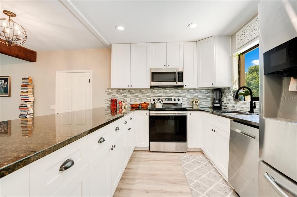 Active With Contract: $395,000 (3 beds, 3 baths, 1826 Square Feet)