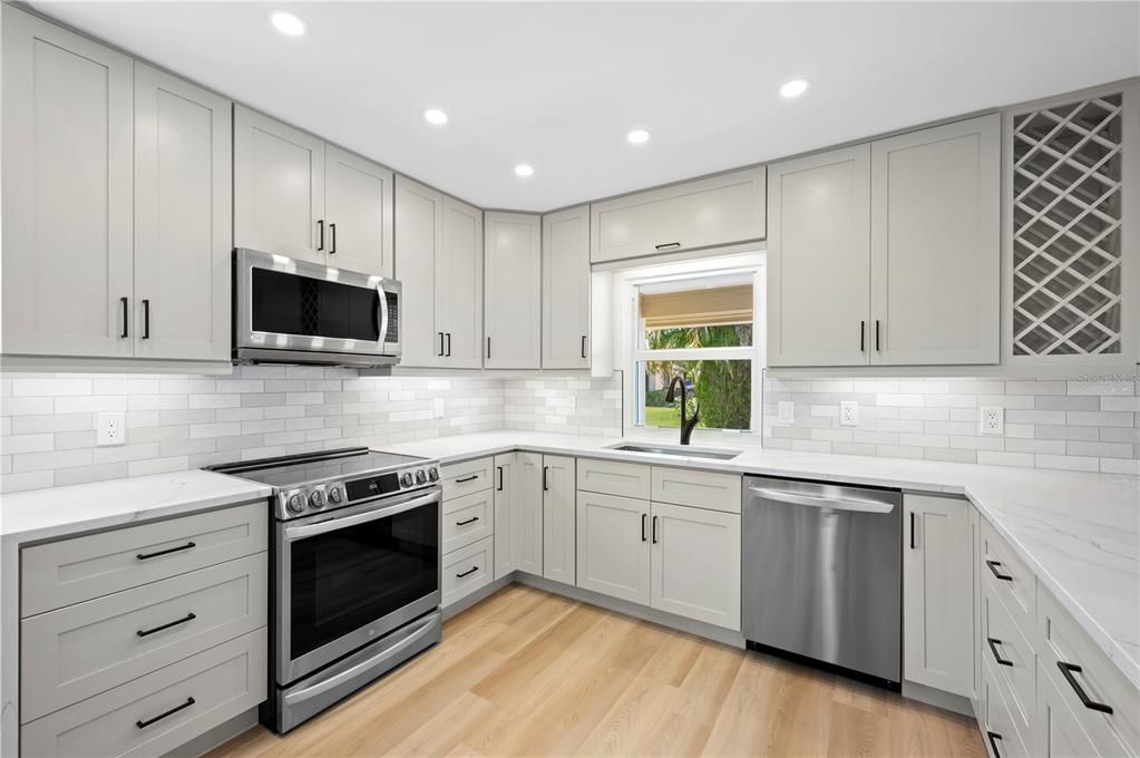 For Sale: $569,700 (2 beds, 2 baths, 1328 Square Feet)