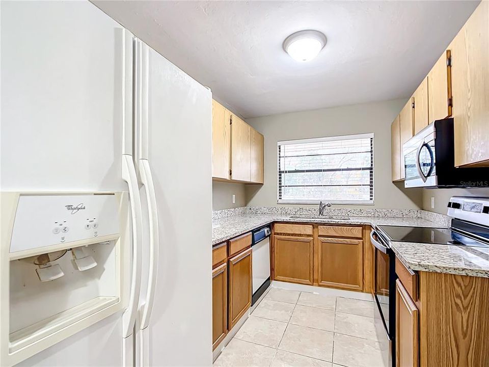 For Rent: $1,600 (2 beds, 2 baths, 1036 Square Feet)