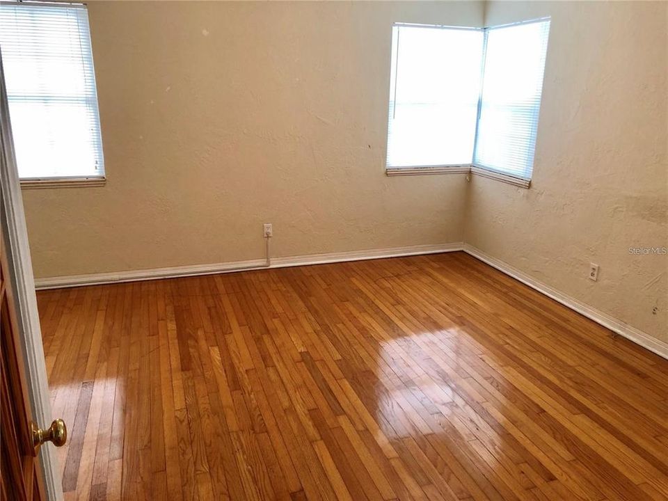 For Rent: $1,750 (1 beds, 1 baths, 865 Square Feet)