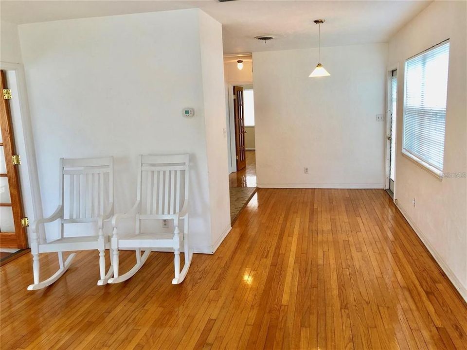 For Rent: $1,750 (1 beds, 1 baths, 865 Square Feet)