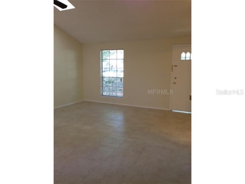 Active With Contract: $1,895 (2 beds, 2 baths, 935 Square Feet)