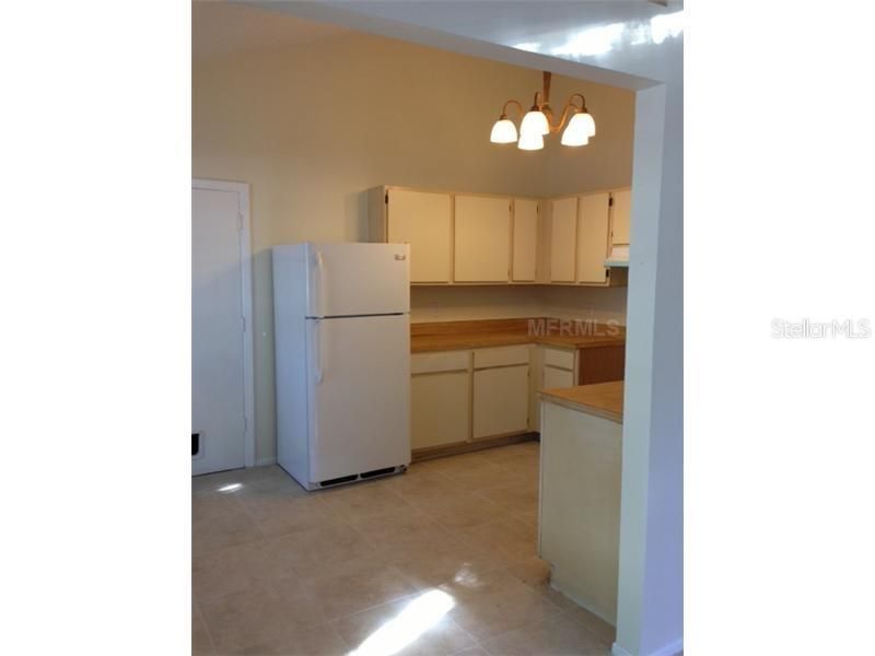 Active With Contract: $1,895 (2 beds, 2 baths, 935 Square Feet)