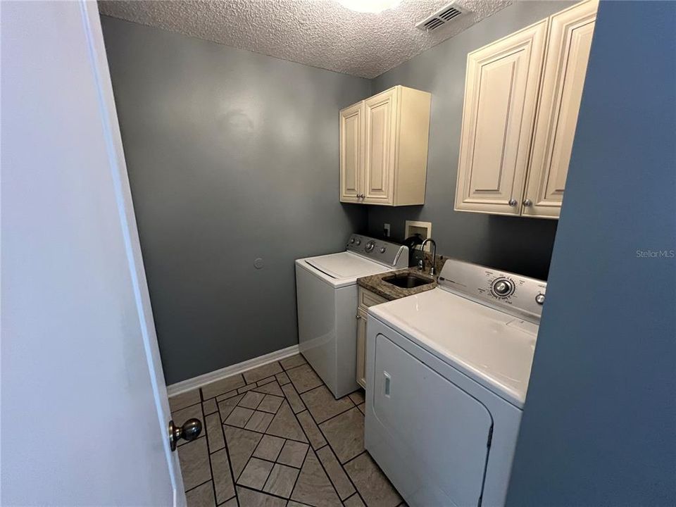 Active With Contract: $2,495 (3 beds, 2 baths, 1869 Square Feet)