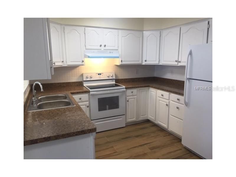 Active With Contract: $1,995 (3 beds, 2 baths, 1409 Square Feet)