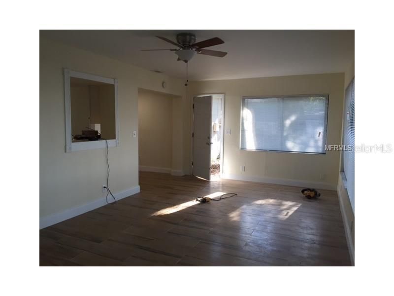 Active With Contract: $1,995 (3 beds, 2 baths, 1409 Square Feet)
