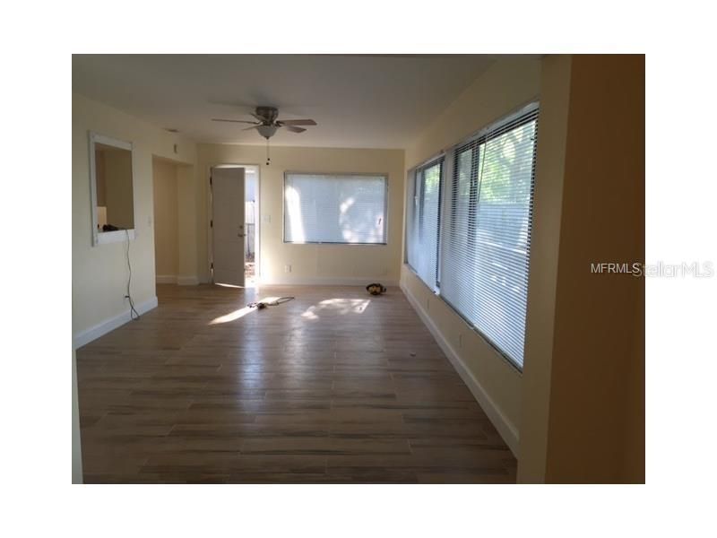 Active With Contract: $1,995 (3 beds, 2 baths, 1409 Square Feet)