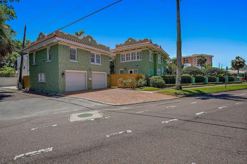 Corner lot with alley access for the garage apartment - off street parking