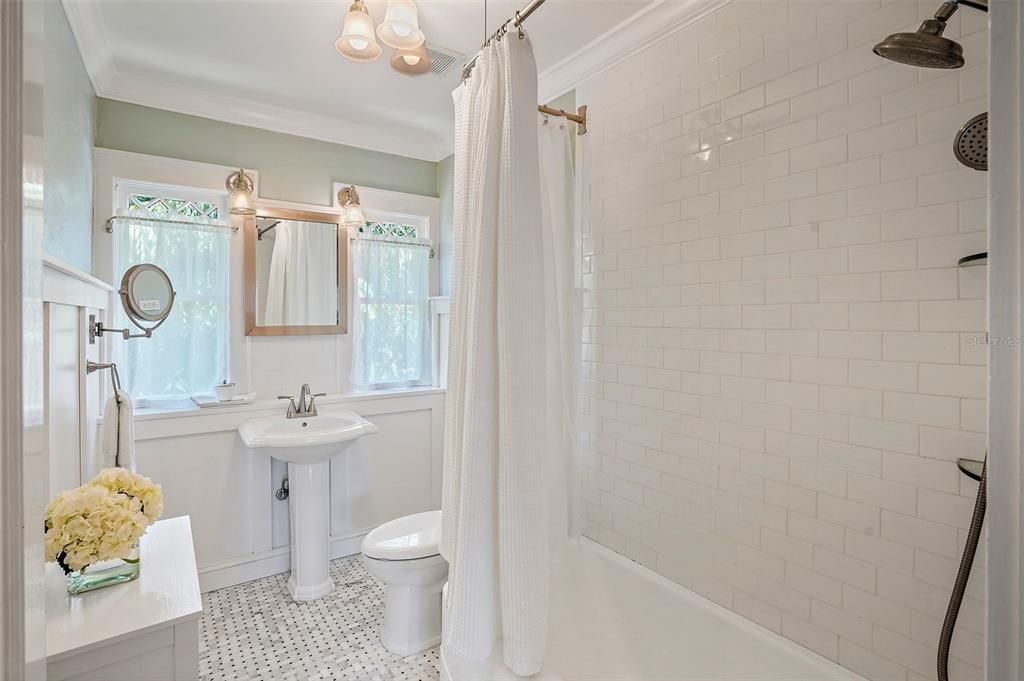 Upstairs guest bath with tub shower