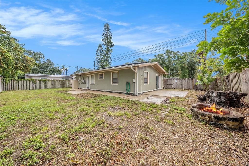 For Sale: $385,000 (3 beds, 2 baths, 1104 Square Feet)