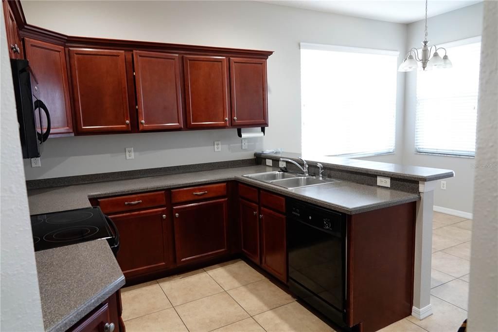 For Rent: $2,000 (3 beds, 2 baths, 1587 Square Feet)