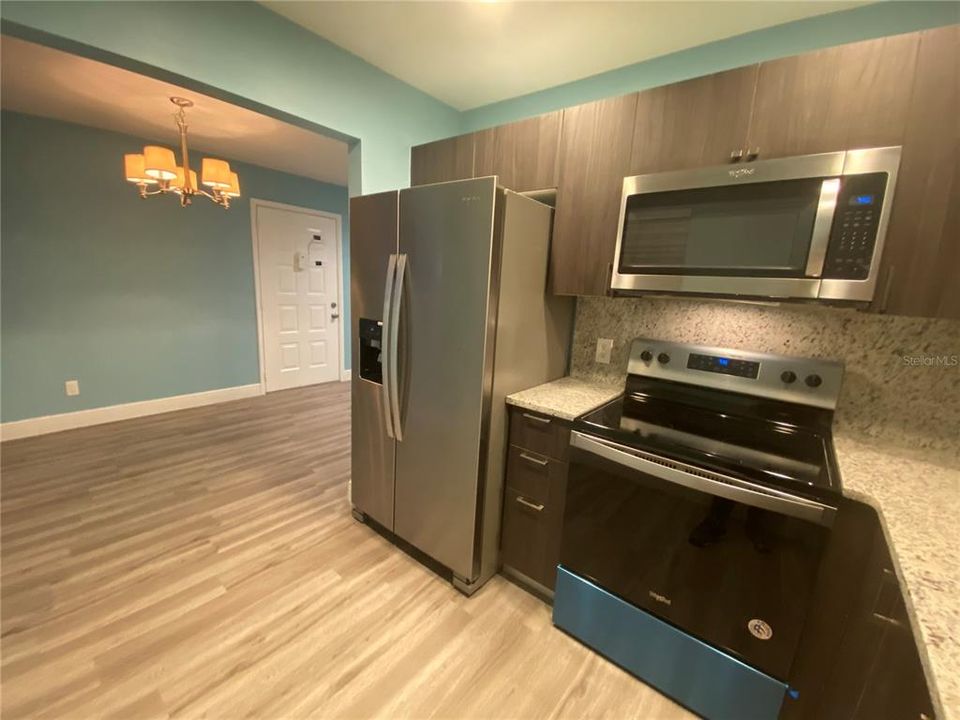 Active With Contract: $1,800 (2 beds, 2 baths, 953 Square Feet)