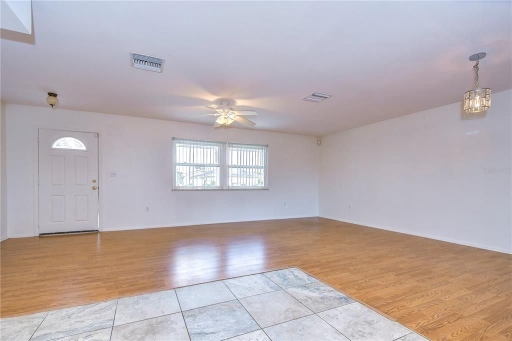 For Sale: $250,000 (2 beds, 2 baths, 1383 Square Feet)