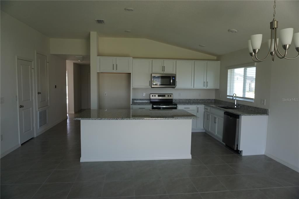 For Rent: $2,195 (4 beds, 2 baths, 1707 Square Feet)