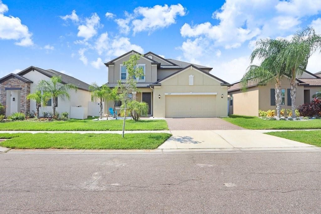 Active With Contract: $430,000 (4 beds, 3 baths, 2555 Square Feet)