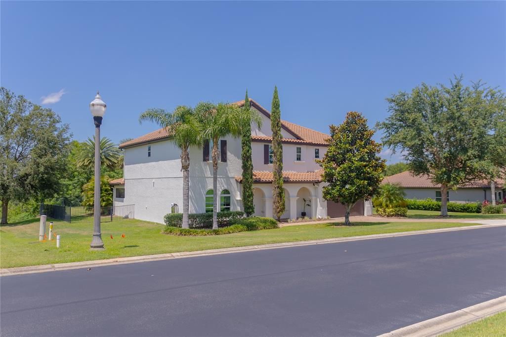 For Sale: $1,390,000 (4 beds, 3 baths, 3682 Square Feet)