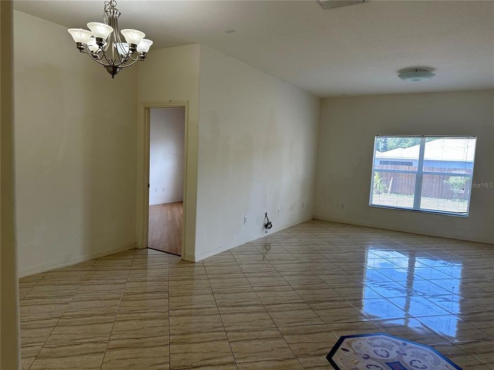 Active With Contract: $2,100 (3 beds, 2 baths, 1550 Square Feet)