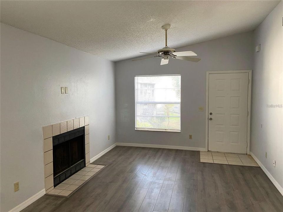 For Sale: $154,900 (2 beds, 2 baths, 912 Square Feet)