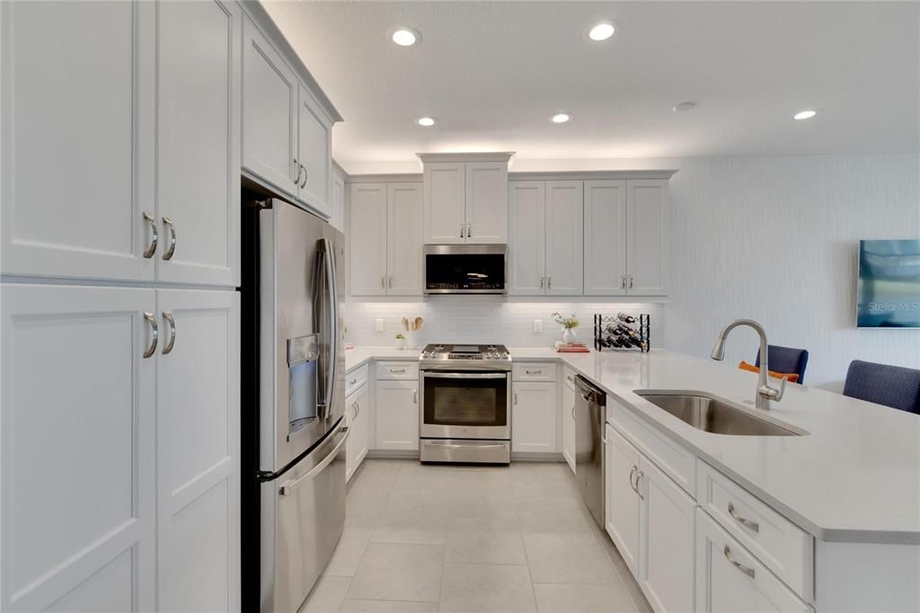 Active With Contract: $449,900 (2 beds, 2 baths, 1710 Square Feet)