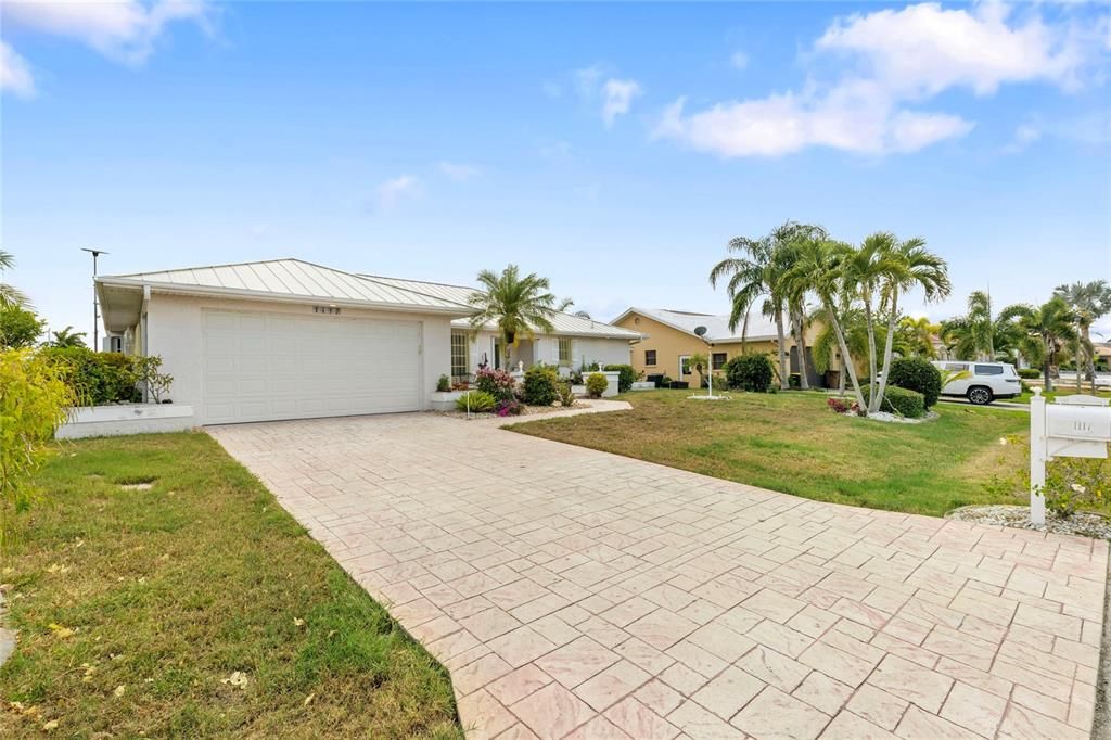 For Sale: $750,000 (3 beds, 2 baths, 1874 Square Feet)