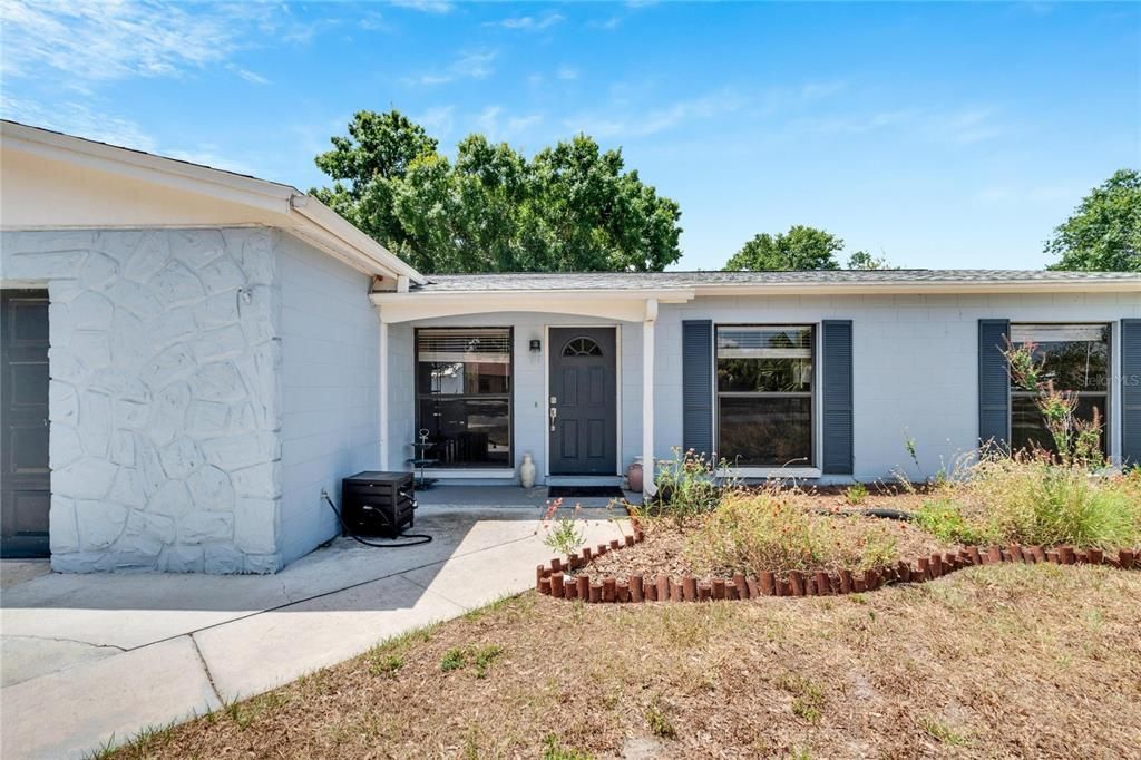 Active With Contract: $270,000 (3 beds, 1 baths, 1105 Square Feet)