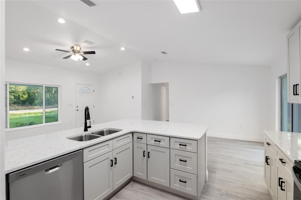 Active With Contract: $234,900 (3 beds, 2 baths, 1231 Square Feet)