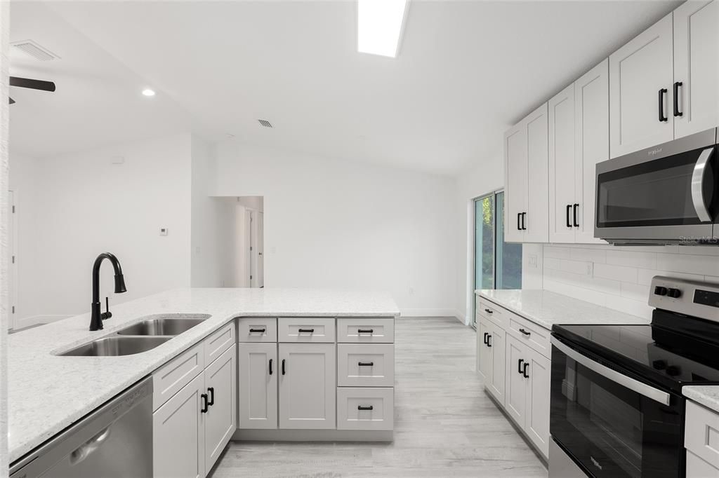 Active With Contract: $234,900 (3 beds, 2 baths, 1231 Square Feet)