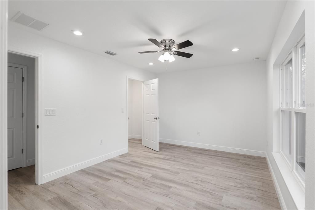 Active With Contract: $234,900 (3 beds, 2 baths, 1231 Square Feet)