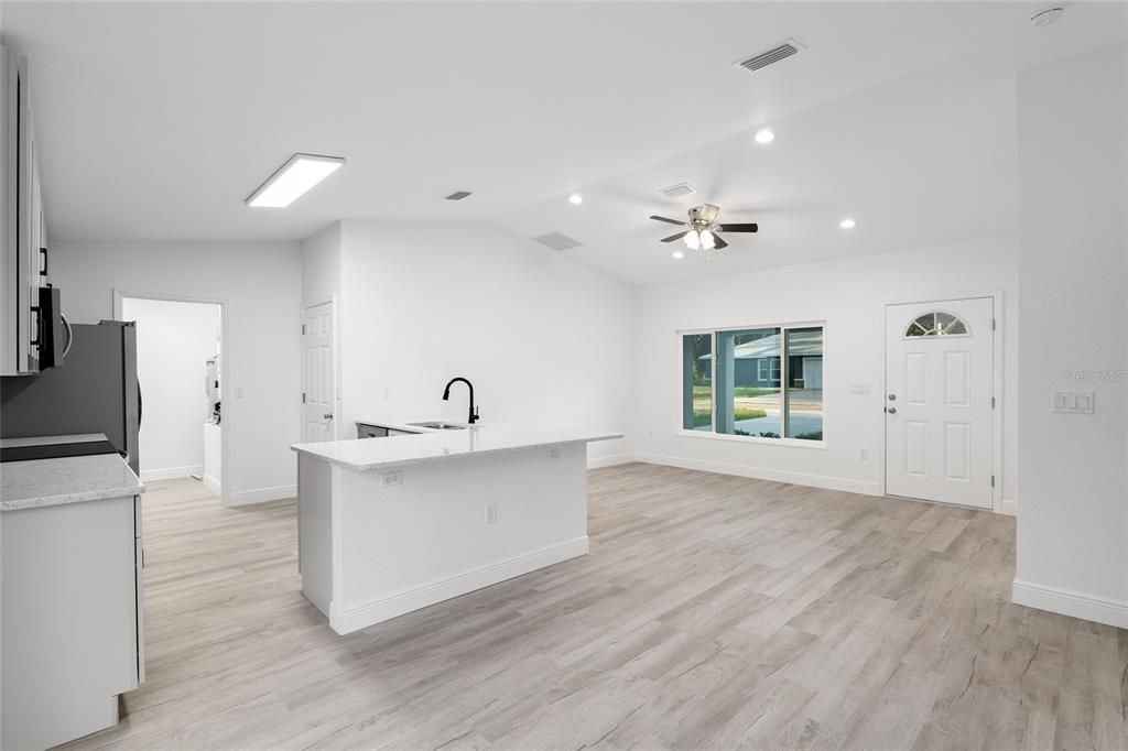 Active With Contract: $234,900 (3 beds, 2 baths, 1231 Square Feet)