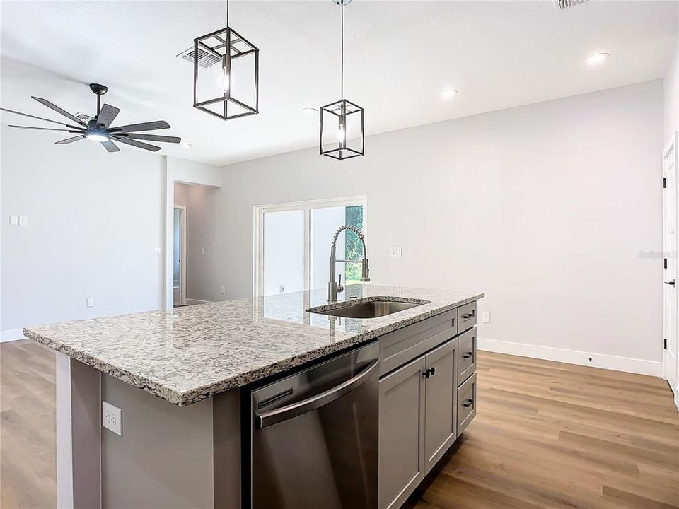 Active With Contract: $359,900 (3 beds, 2 baths, 1547 Square Feet)