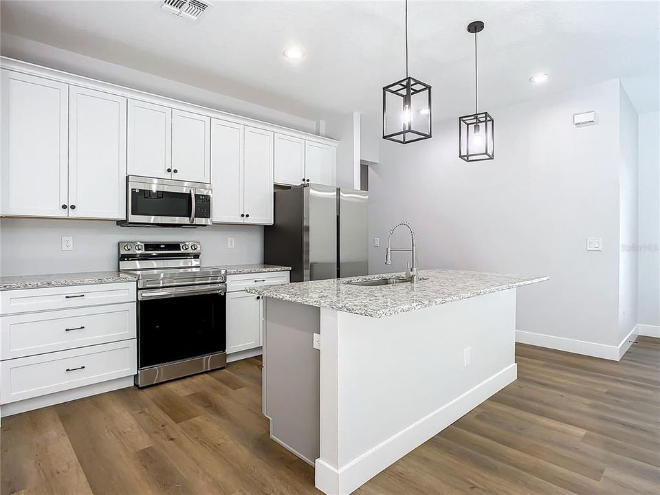 Active With Contract: $359,900 (3 beds, 2 baths, 1547 Square Feet)