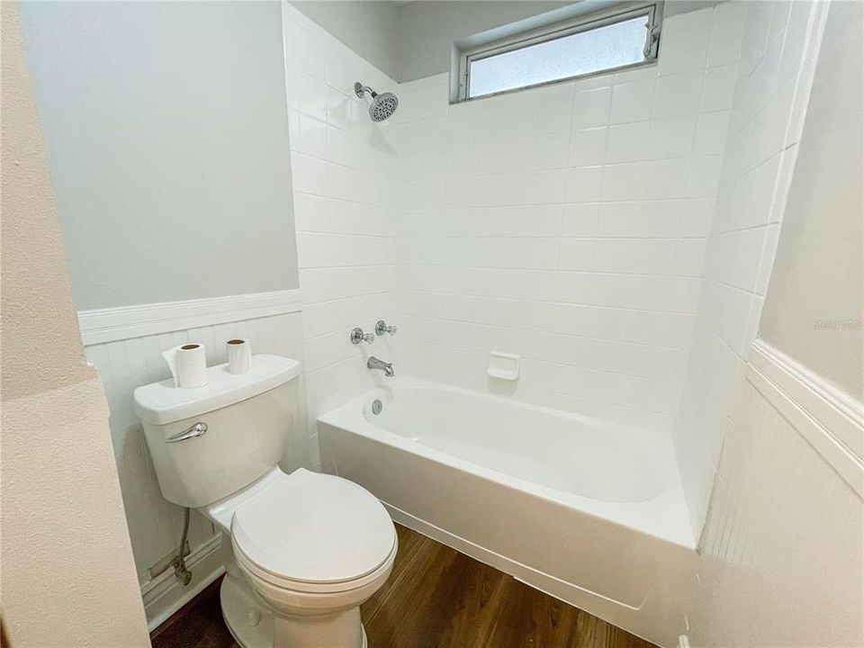 For Sale: $269,900 (2 beds, 1 baths, 930 Square Feet)