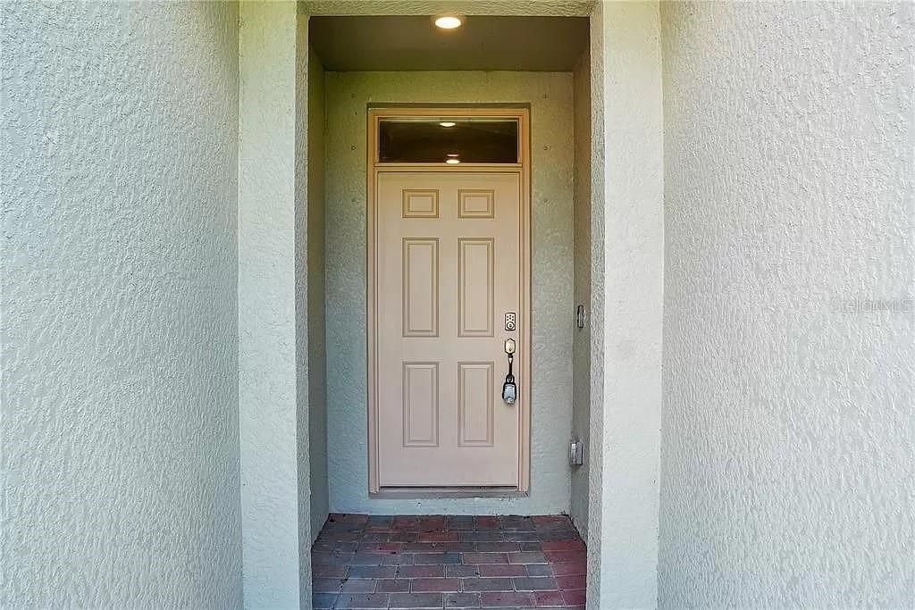 For Rent: $2,595 (4 beds, 2 baths, 2339 Square Feet)