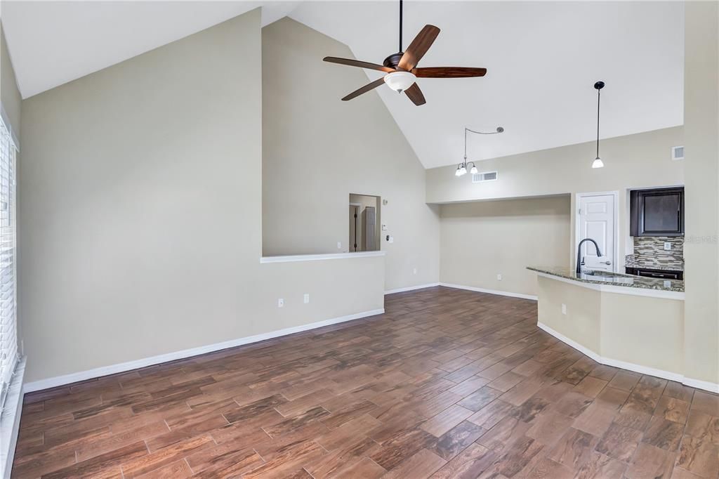 Master Bedroom w/Ensuite Bath