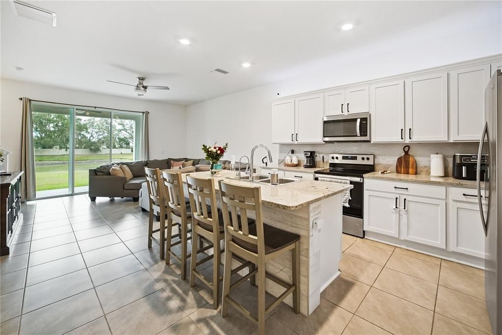 For Sale: $339,990 (3 beds, 2 baths, 1673 Square Feet)