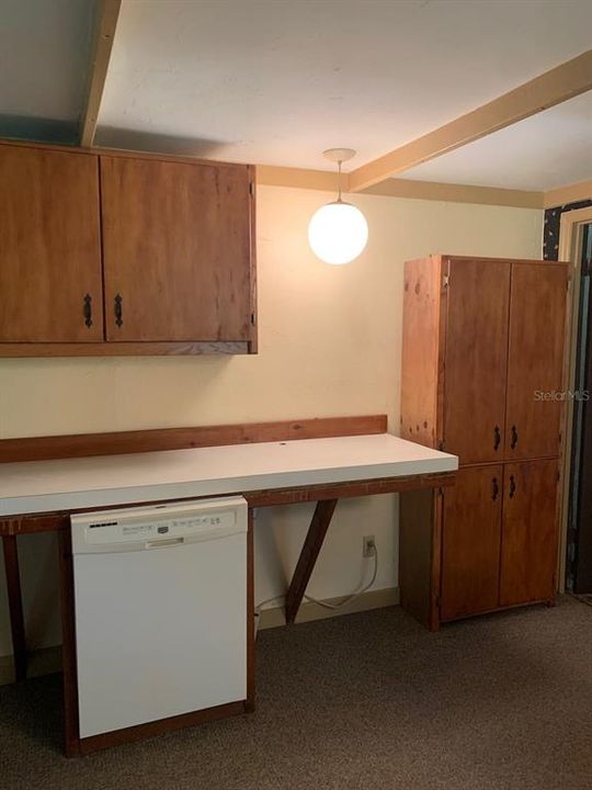 For Sale: $147,400 (2 beds, 1 baths, 848 Square Feet)