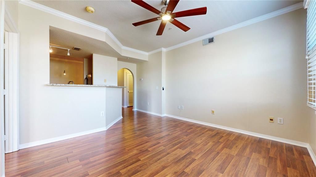 Active With Contract: $2,795 (2 beds, 2 baths, 1073 Square Feet)