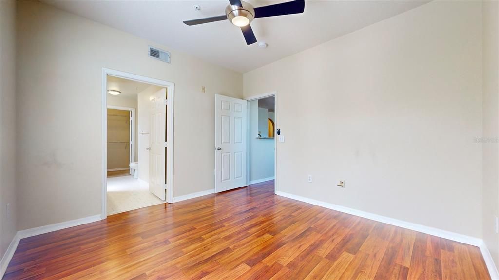 Active With Contract: $2,795 (2 beds, 2 baths, 1073 Square Feet)