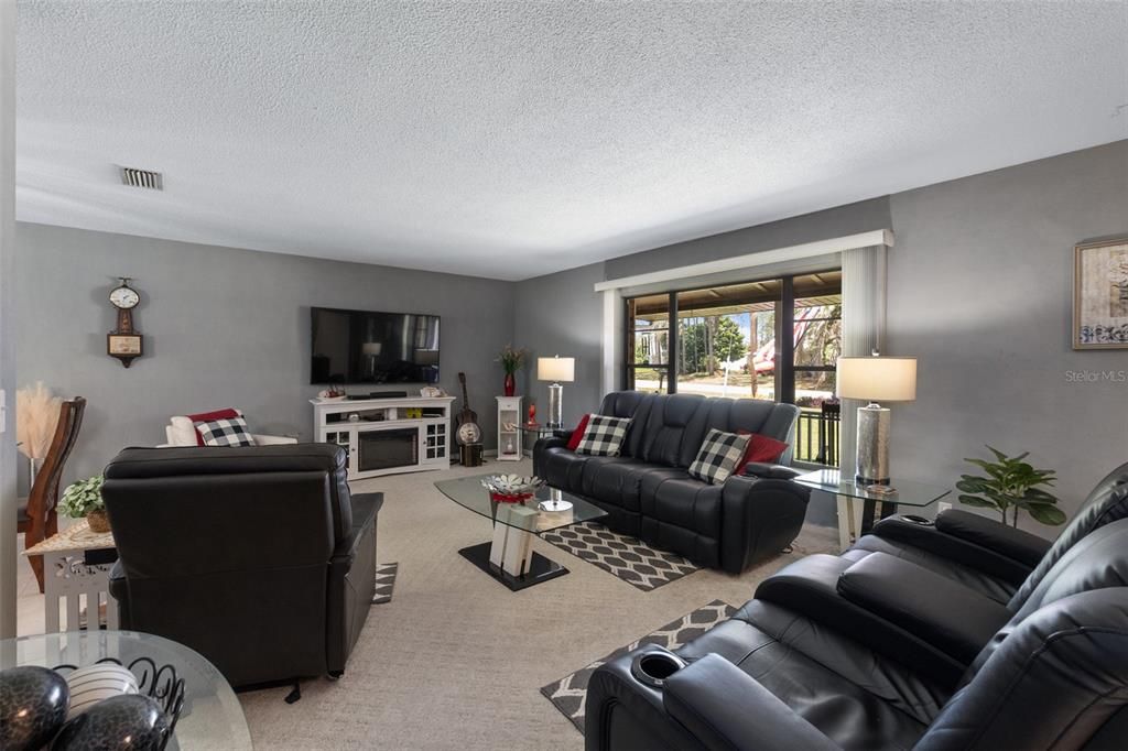 Active With Contract: $315,000 (2 beds, 2 baths, 1702 Square Feet)