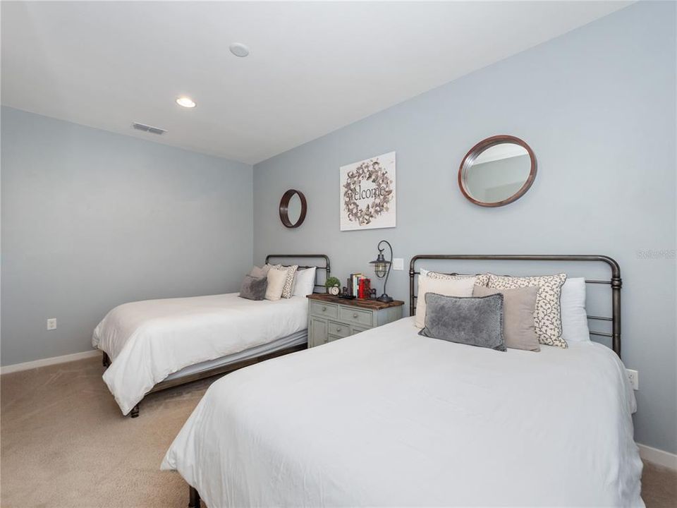 Active With Contract: $340,000 (2 beds, 2 baths, 1350 Square Feet)