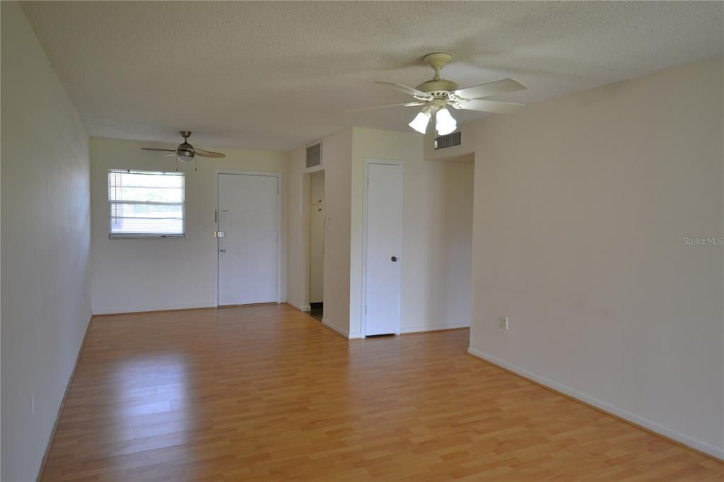 Recently Rented: $1,200 (1 beds, 1 baths, 708 Square Feet)