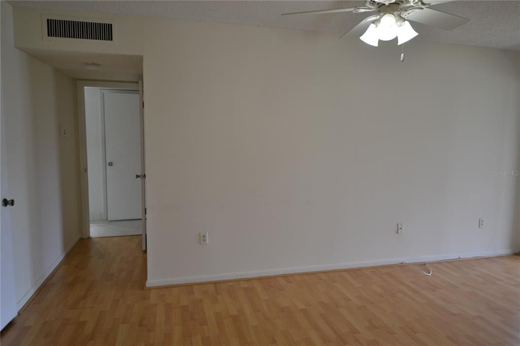 Recently Rented: $1,200 (1 beds, 1 baths, 708 Square Feet)