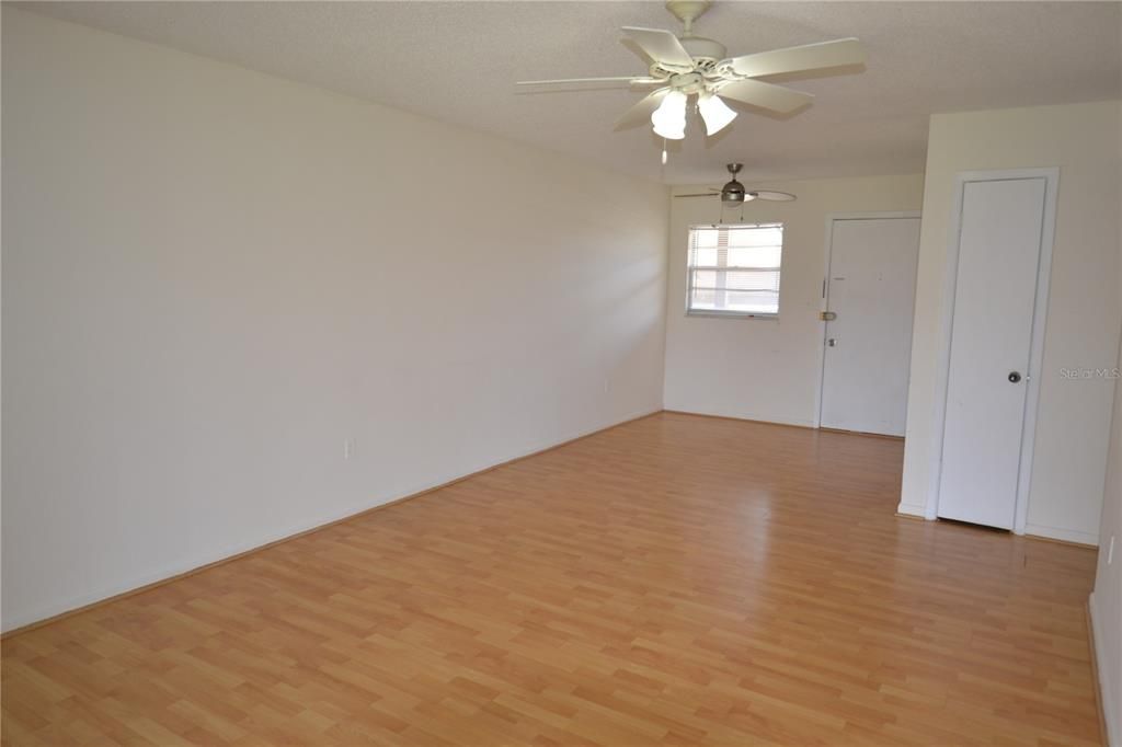 Recently Rented: $1,200 (1 beds, 1 baths, 708 Square Feet)