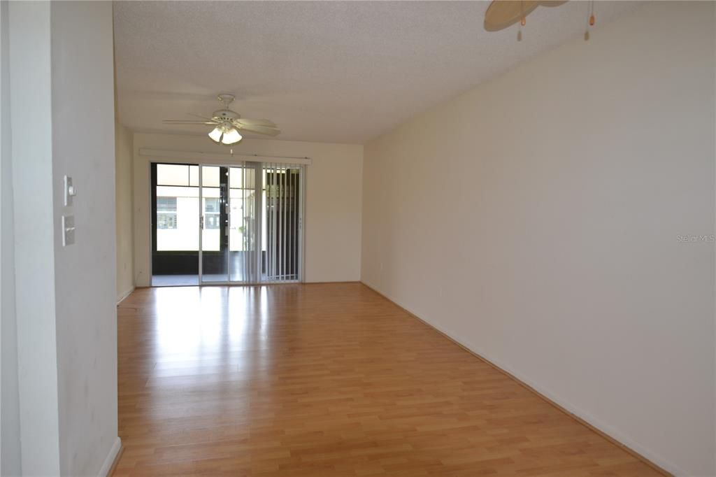 Recently Rented: $1,200 (1 beds, 1 baths, 708 Square Feet)