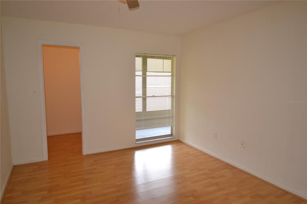 Recently Rented: $1,200 (1 beds, 1 baths, 708 Square Feet)