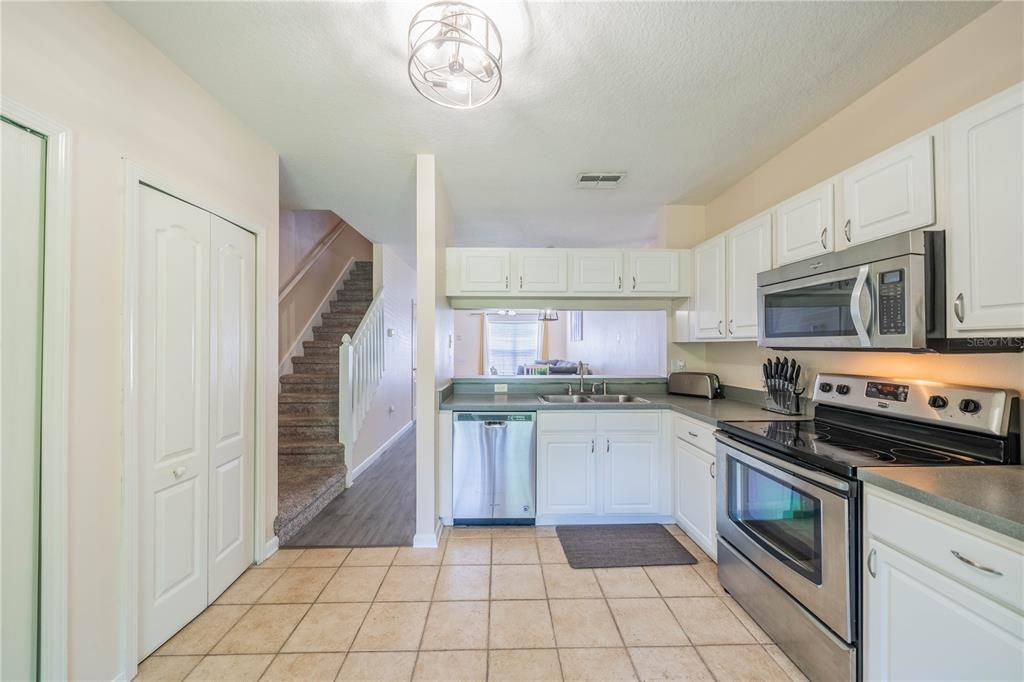 For Sale: $240,000 (2 beds, 1 baths, 1184 Square Feet)