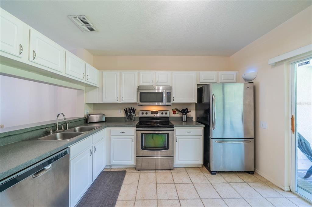 For Sale: $240,000 (2 beds, 1 baths, 1184 Square Feet)