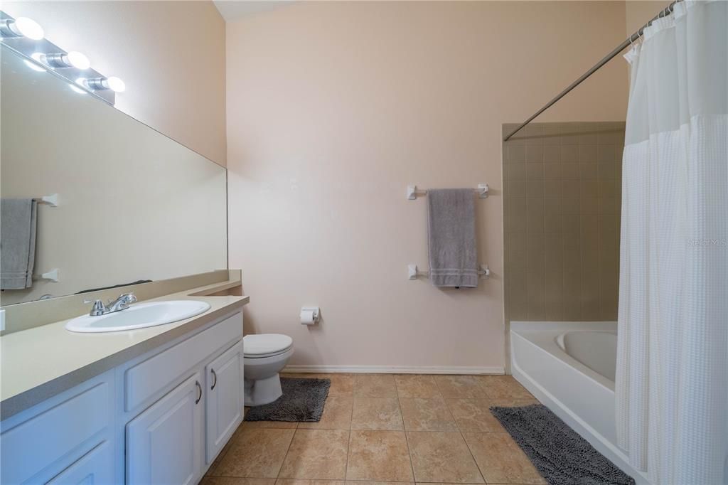 For Sale: $240,000 (2 beds, 1 baths, 1184 Square Feet)