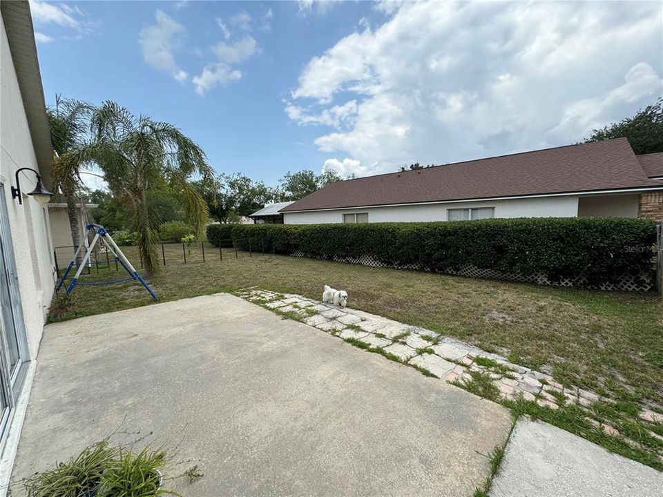 Active With Contract: $2,750 (4 beds, 2 baths, 1984 Square Feet)