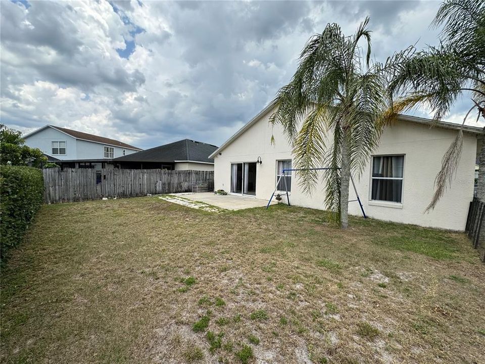 Active With Contract: $2,750 (4 beds, 2 baths, 1984 Square Feet)